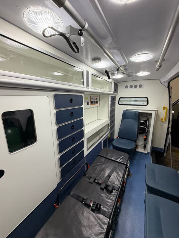 Detalhe interno da ambulância Tipo D